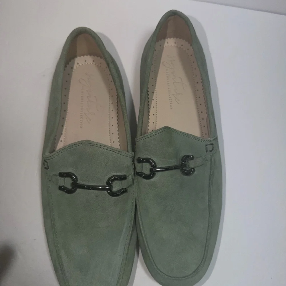 Journee Signature Women's Giia bit loafers in genuine green leather. Size 8